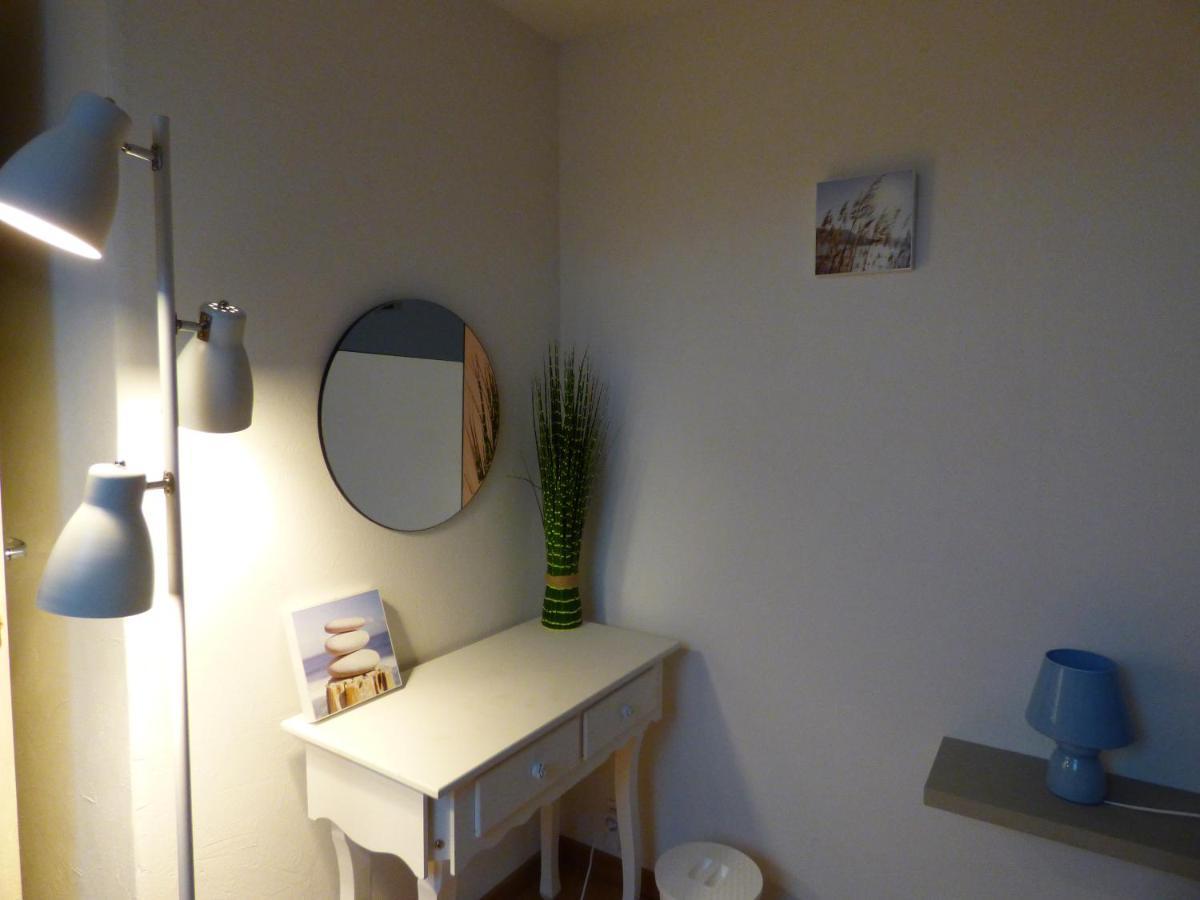 Les Petites Brosses Bed & Breakfast Montbizot Exterior photo