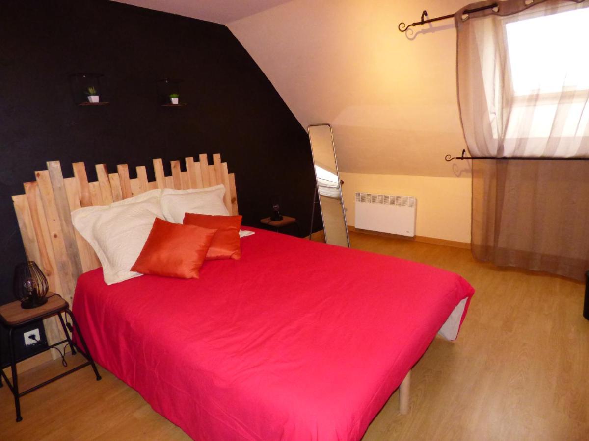 Les Petites Brosses Bed & Breakfast Montbizot Exterior photo